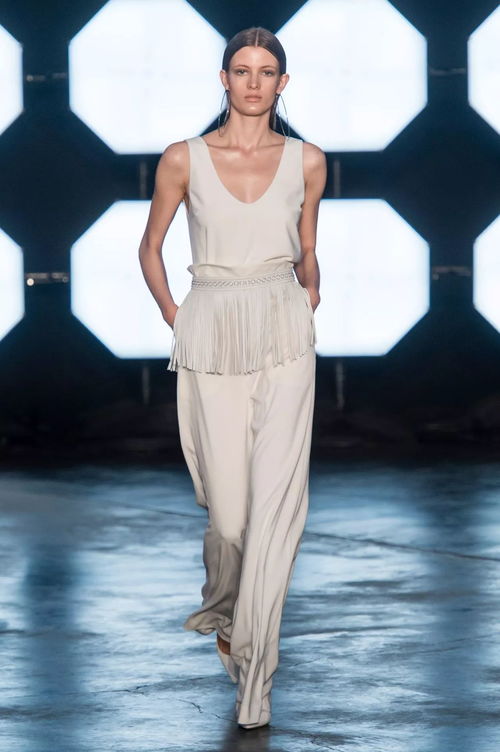 性感流苏在服装设计中的艺术表达